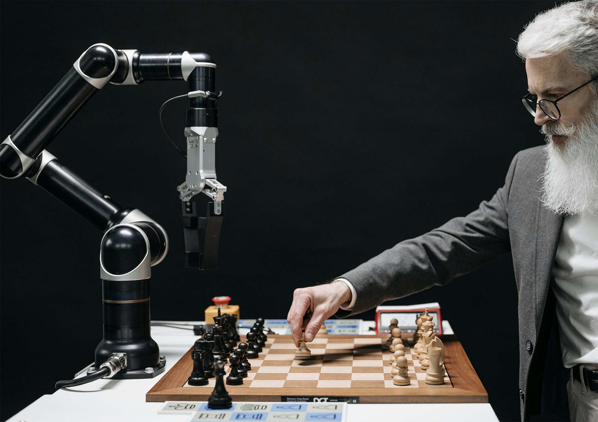 Yeni Yapay Zekalar Nasıl Geliştiriliyor? Dünyadaki Yapay Zeka Çalışmaları ve En Popüler 5 AI Aracı